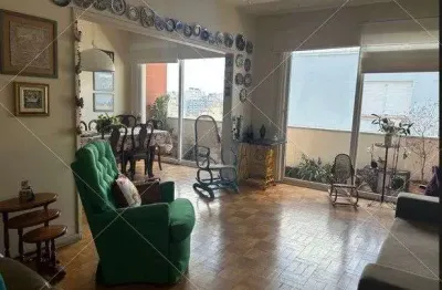 Apartamento 2 quartos, desocupado, andar alto na cidade baixa!