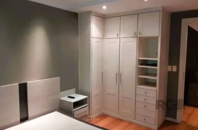Encantador apartamento de 1 dormitório, totalmente mobiliado por arquiteto, na zona norte de porto alegre.