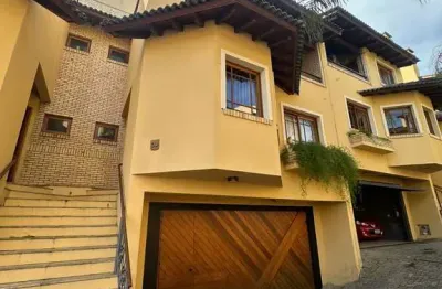 Casa em condomínio com espaço gourmet, piscina e 3 dormitórios – zona sul