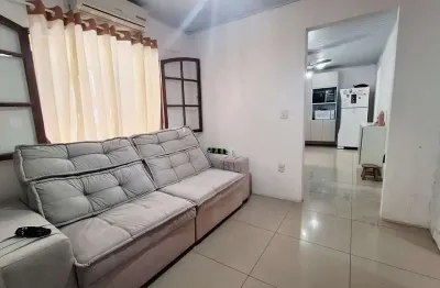 Se você procura uma casa com pátio e churrasqueira para receber sua família e amigos , aqui é seu lugar!