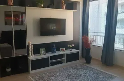 Apartamento de 3 dormitórios com living estendido, semi mobiliado, suíte e churrasqueira.