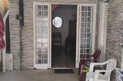 Casa com 2 quartos à venda na Rua Orestes Pianta, 122, Camaquã, Porto Alegre
