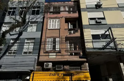 Apartamento desocupado no coração do centro histórico de porto alegre