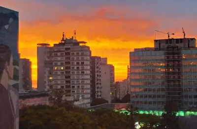 Apartamento 2 dormitórios com vista deslumbrante no centro da cidade.