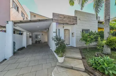 Casa com 4 quartos à venda na Rua das Caravelas, 783, Vila Ipiranga, Porto Alegre