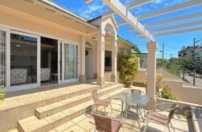 Magnífica casa em localização privilegiada - tranquilidade e conforto