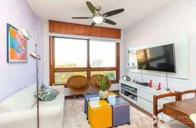 Cobertura 153m² semimobiliada com vista panorâmica no menino deus