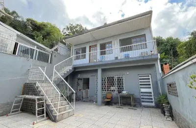 Casa de 156m², com 3 dormitórios, 1 suíte em terreno de 450m²; na vila nova