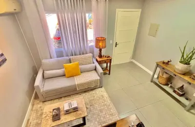 Casa em condomínio com 03 quartos e 02 vagas no bairro humaitá em porto alegre