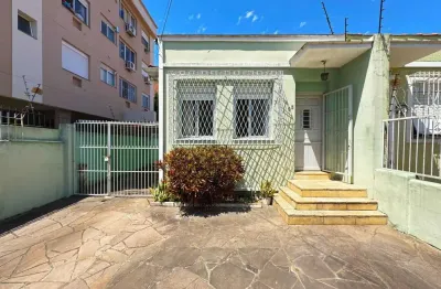 Casa com 3 quartos à venda na Rua Padre Caldas, 95, Partenon, Porto Alegre