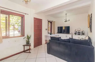 Casa com 4 quartos, 1 suíte , vaga de garagem e churrasqueira à venda em sarandi.