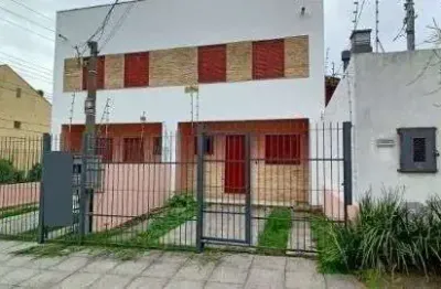 Casa com 3 quartos à venda na Rua Claudio da Silva Pinto, 354, Guarujá, Porto Alegre