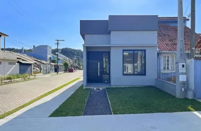 Belíssima residência com 2 dormitórios, 2 vagas , cozinha mobiliada