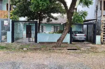 Casa com 3 quartos à venda na Rua Capão da Canoa, 49, Ipanema, Porto Alegre