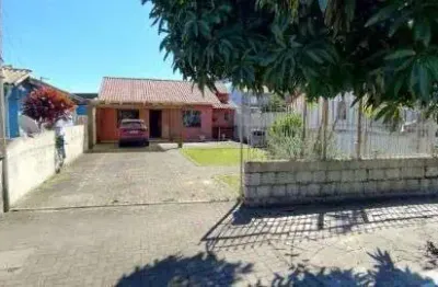Casa em porto alegre, no bairro camaquã, com 2 dormitório(s), e 2 banheiros, à v