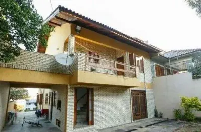 Casa em porto alegre, no bairro cavalhada, com 5 dormitório(s), e 5 banheiros, à