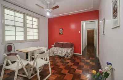 Apartamento 86 m2 03 dormitórios de frente na Cristóvão Colombo em Porto Alegre