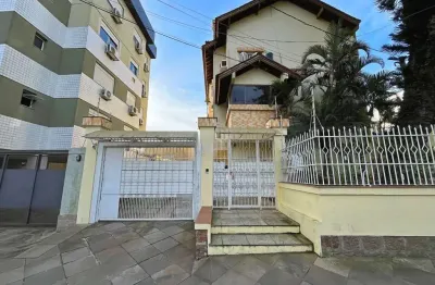 Casa com 3 quartos e 2 vagas em condomínio fechado no bairro tristeza