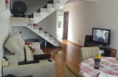 Excelente casa, 2 quartos, ampla com 120m² de área privativa e 296,30m² de área total no passo das pedras