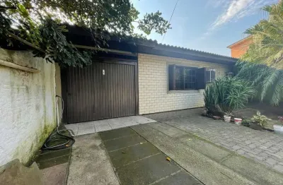 Casa com 3 dormitórios e edicula para venda e locação no bairro Belém Novo