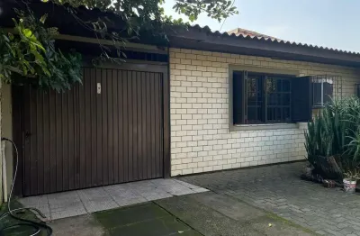 Casa com 3 dormitórios e edicula para venda e locação no bairro Belém Novo