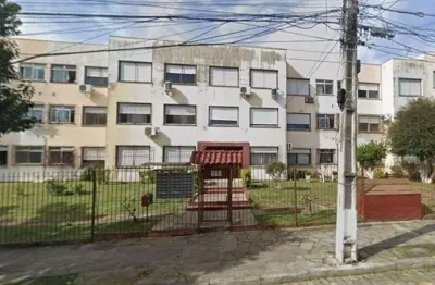 Apto térreo, 01 dormitório, reformado, boa posição solar, frente, Morro Santana