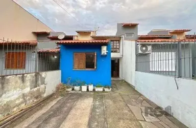 Casa em Porto Alegre, no bairro Hípica, com 2 dormitório(s), e 2 banheiros, à ve