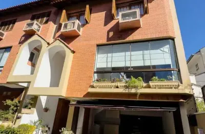 Casa em Condomínio com 3 dormitórios no bairro Vila Conceição.