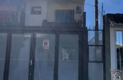 Casa para Venda - 150m², 3 dormitórios, sendo 1 suites, 2 vagas - Guarujá