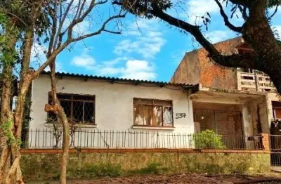 Casa em Porto Alegre, no bairro Cavalhada, com 3 dormitório(s), e 3 banheiros, à