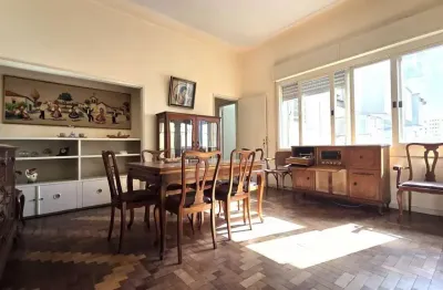 Excelente apartamento semi mobiliado com 87m2 e 2 dormitórios.