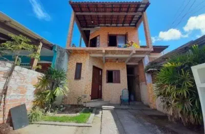 Sobrado em Porto Alegre, no bairro Hípica, com 2 dormitório(s), e 2 banheiros, à