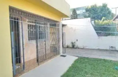 Casa em Porto Alegre, no bairro Vila Nova, com 2 dormitório(s), e 2 banheiros, à