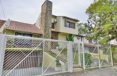 Casa à venda com 280m² | 3 dormitórios | 1 suíte | 2 vagas | Ipanema – Porto Alegre