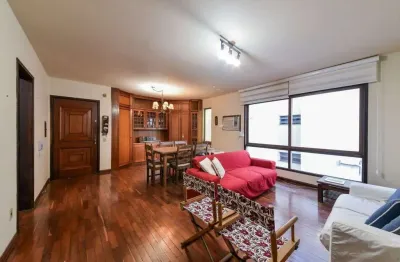 Apartamento de 3 dormitórios à venda em no bairro Petrópolis, Porto Alegre.