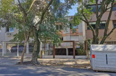 Apartamento com 2 dormitórios e garden na Rua Ijuí, pronto para reformar