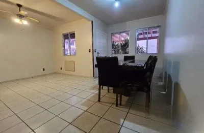 Casa em condomínio fechado de 3 dormitórios,2 vagas no bairro Parque Santa Fé.