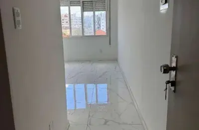 Apartamento com 54,70 m² de área privativa com dois dormitórios, sala, cozinha e área de serviço. Reformado. Piso porcelanato