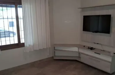 Excelente Residência com 3 dormitórios sendo 2 deles suítes de casal.