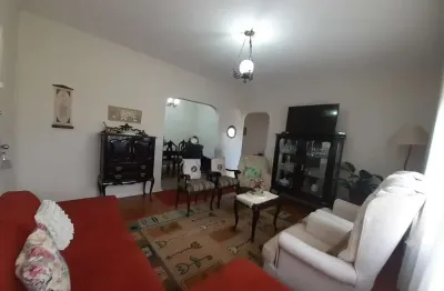 Apartamento com 3 dormitórios, living 2 ambientes, banheiro social, total de 109,57m² privativos, cozinha e área de serviço separadas.