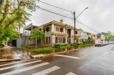 Casa com pátio 4 dormitórios 4 vagas Residencial ou Com. Partenon Porto Alegre