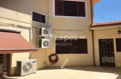 Ótima casa/sobrado com 230 m² em terreno de 340 m², 3 dormitórios, 1 suíte com closet, 6 vagas de garagem, taquaral, em campinas-sp.