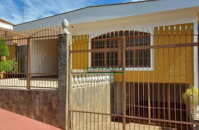 Otimo ponto comercial,casa moradia e comercio junto.