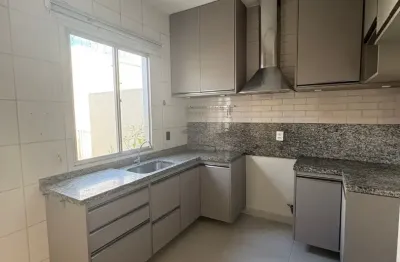 Sobrado belíssimo de terreno maior no condomínio Vila di Capri