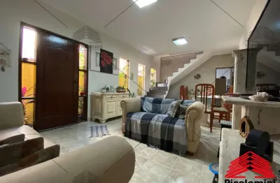Sobrado amplo na mooca com 207m2, terreno 5mx27m, 3 suítes, closet, 3 vagas de garagem, espaço gourmet com churrasqueira