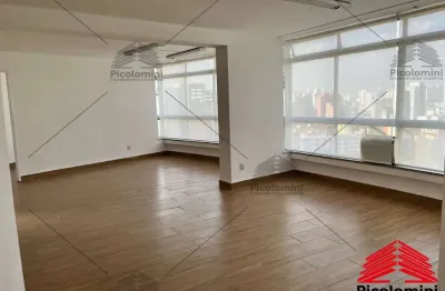 Sala comercial para locação no brás de 190m², 2 banheiros, cozinha, vista privilegiada para a cidade, ideal para diversos tipos de negócios