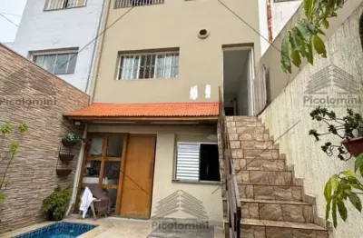 Sobrado à venda na vila campestre de 200² área construída com piscina, 3 quartos sendo 1 suíte, cozinha planejada, sala 2 ambientes, 2 vagas e edícula