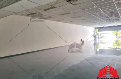 Loja nova com 400 metros quadrados, sendo 10 metros quadrados de frente por 40 metros quadrados de de fundos, contendo 4 salas, 3 banheiros, copa e cozinha e lavanderia,