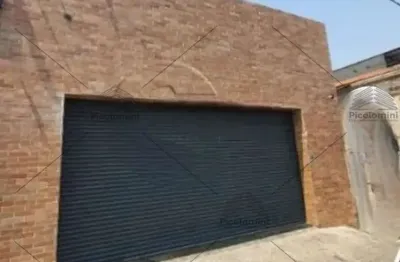 Galpão na mooca, reformado 240 m², sendo 8 metros de frente por 30 de fundos, pé direito 6 metros, 2 banheiros, próximo à av. paes de barros