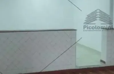 Casa térrea para locação de 90m², 2 quartos, 1 banheiro, lavanderia, área de serviço, sala, cozinha, quintal, 2 vagas de garagem